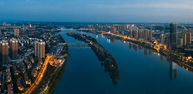 自帶區(qū)域地標商業(yè)，改善品質(zhì)5字頭撿漏國企低密大盤！